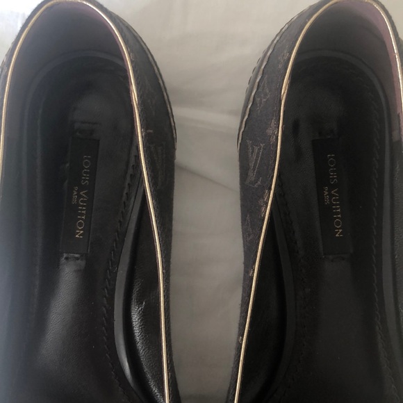 NEVER WORN Louis Vuitton Flats - Picture 3 of 7
